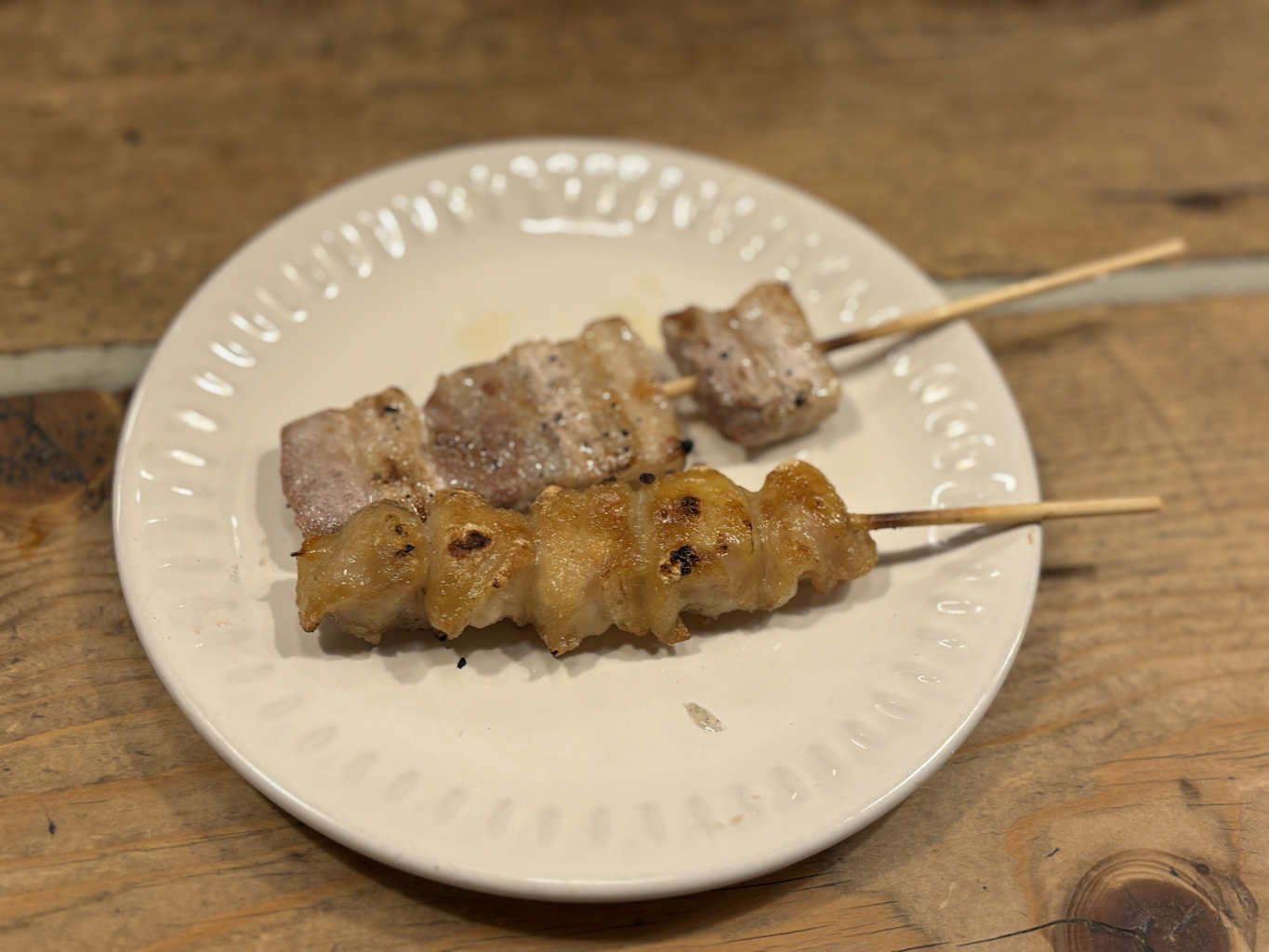 上から豚バラ、ぼんじり