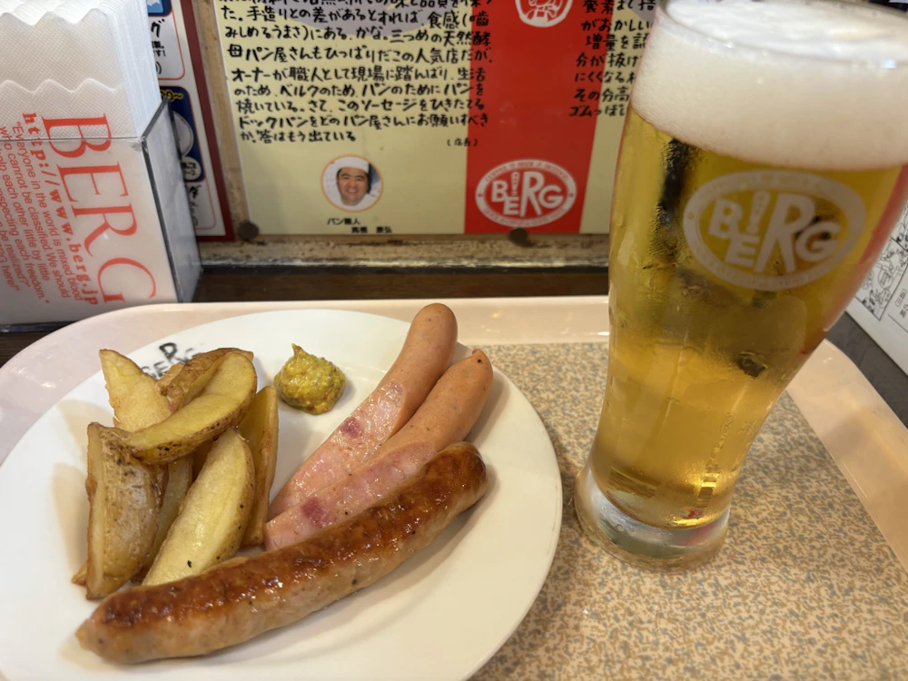 生ビールとソーセージ盛り合わせ