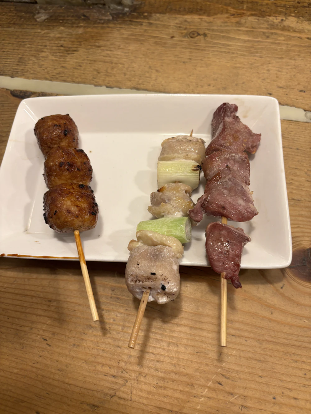 左からつくね、ねぎま、タン