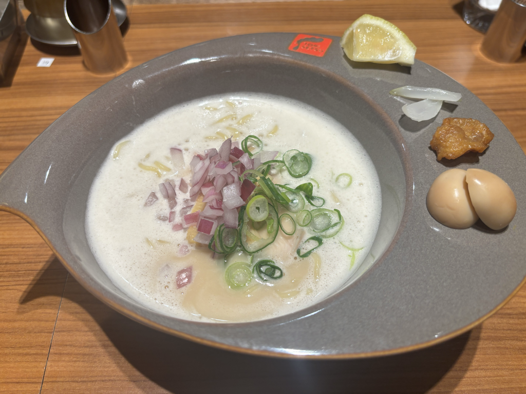 鶏白湯ラーメン