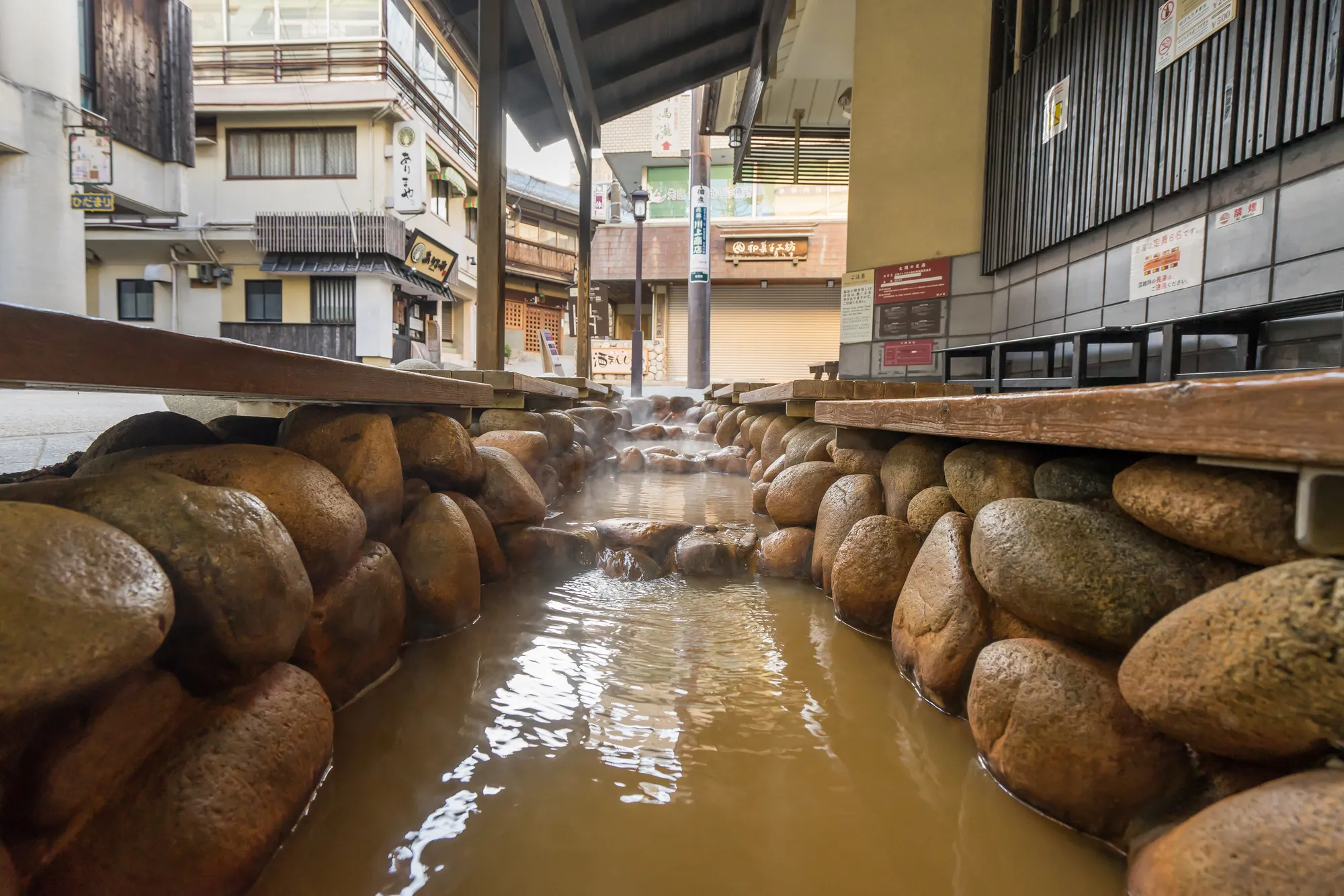 有馬温泉 お湯が茶色