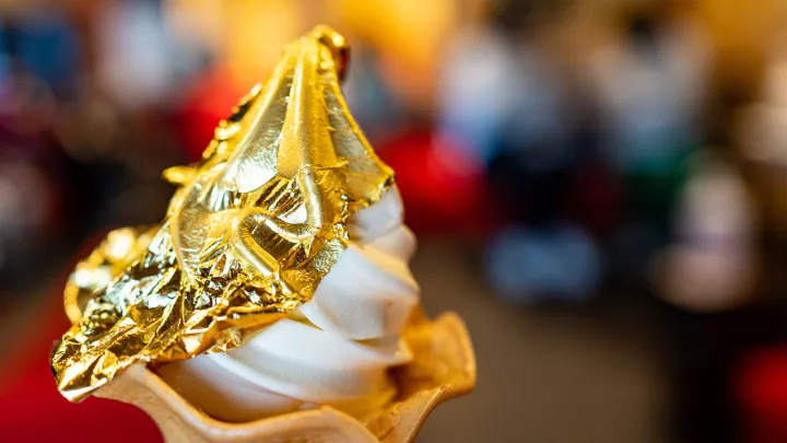 金沢名物スイーツ 金箔ソフトクリーム