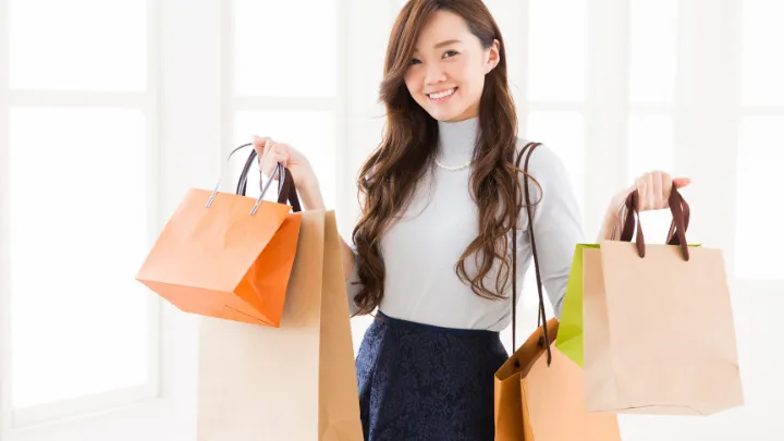 前払いによって買い物が好きにできる様子
