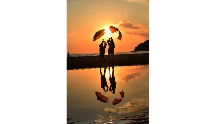 日本のウユニ塩湖 リフレクション写真 縦動画の素材 イメージ