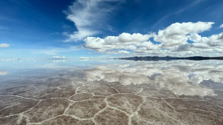 ウユニ塩湖（ボリビア） 天空の鏡の様子1