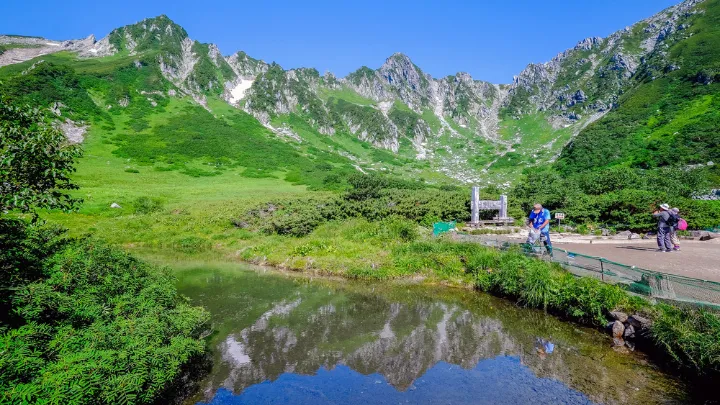 千畳敷カール 剣ヶ池に映る宝剣岳の景色