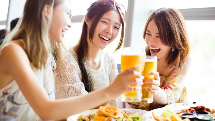 ビアガーデンでの飲み会 イメージ
