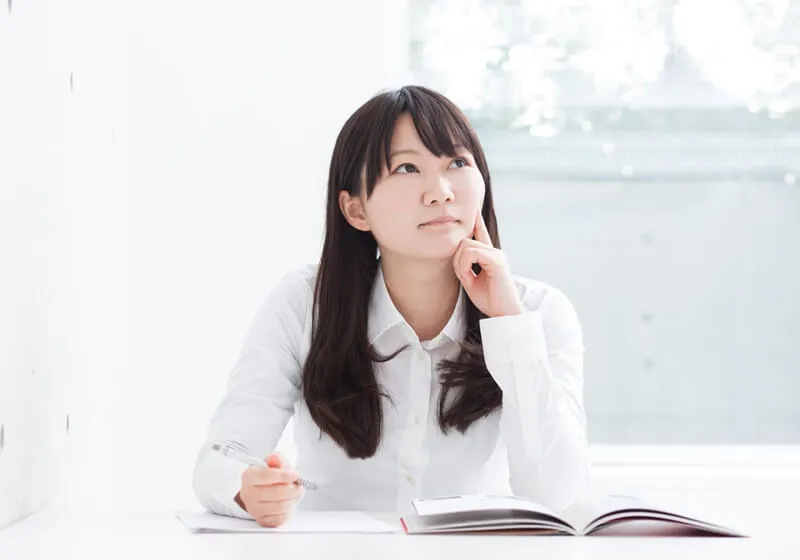 収支の見通しを立てる様子 イメージ