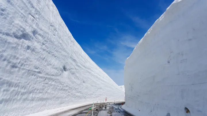 立山黒部アルペンルート 雪の大谷の景色