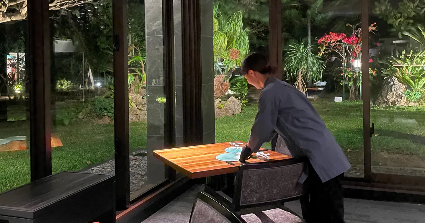 リゾートバイトのレストランサービスの1日って?シフト別のスケジュールを紹介