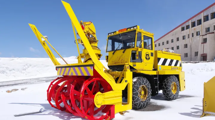 立山黒部アルペンルート 除雪車