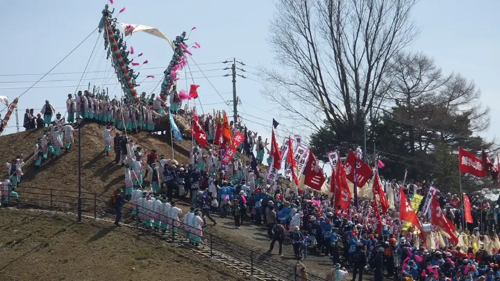 日本三大奇祭の一つ 御柱祭
