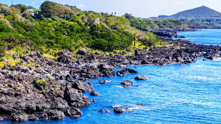 鐙瀬溶岩海岸の景色