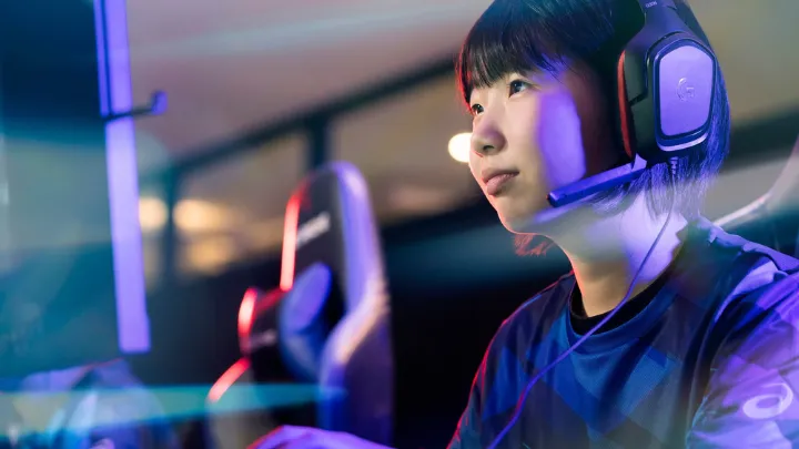 ゲームテスター 業務中の様子