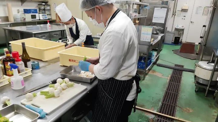 調理補助業務 勤務の様子5
