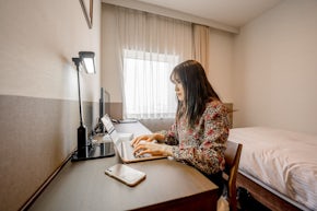 月の半分を過ごす、背が高くてコンパクトなコスパ部屋