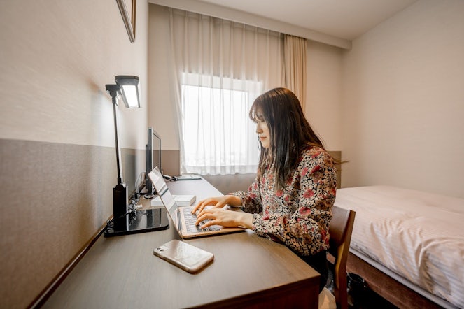 月の半分を過ごす、背が高くてコンパクトなコスパ部屋