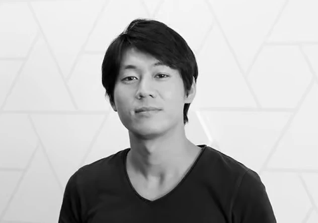 坪田 朋 氏