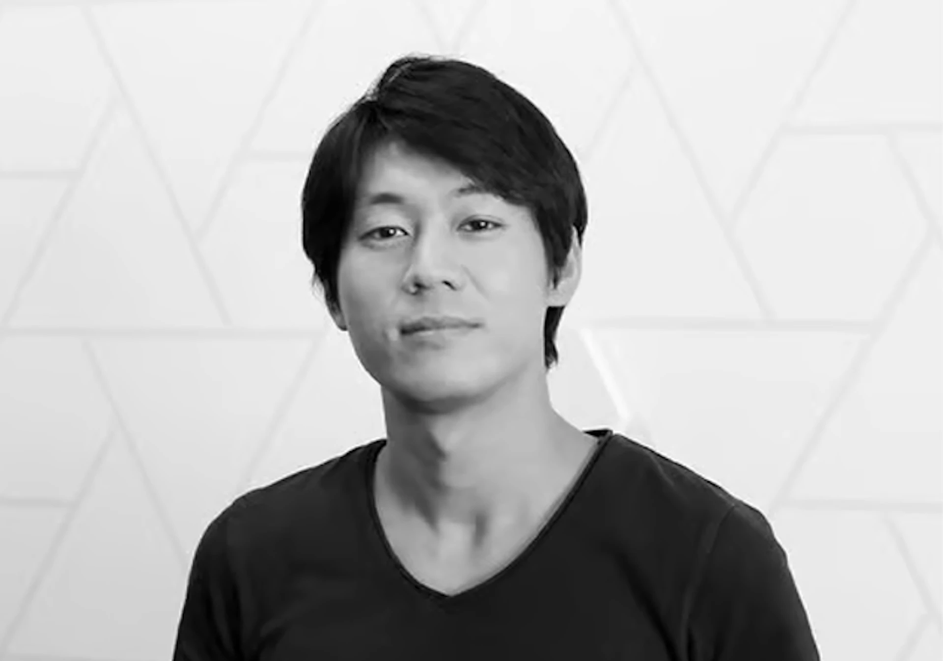 坪田 朋 氏