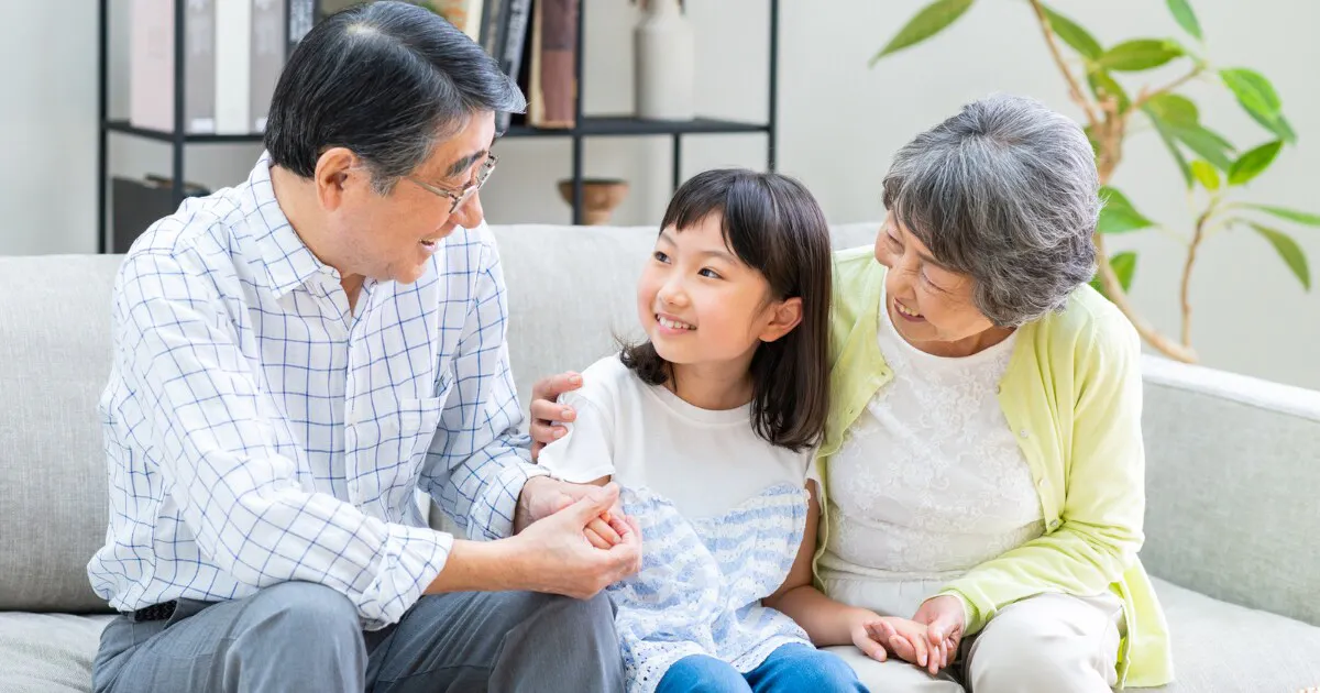 孫に遺産を相続させるには?財産を渡す方法や注意点などを解説