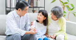 孫に遺産を相続させるには?財産を渡す方法や注意点などを解説