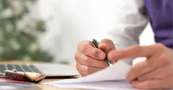 遺言書で一人に全財産を相続させることはできる？遺言書の文例や注意点を解説