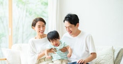 連れ子には相続権がない？ 遺産を相続させる方法や注意点などを解説