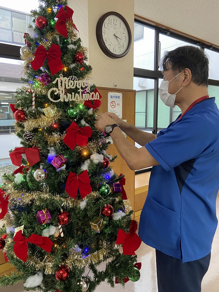 姫路北病院ツリーを飾る写真
