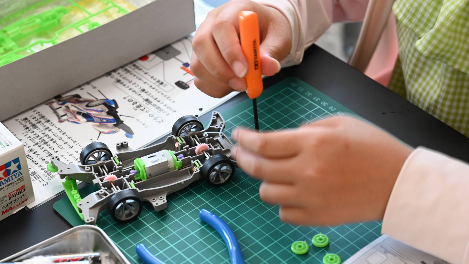 作って、走らせて、最速を目指せ！ | 体験アクティビティ | 富士