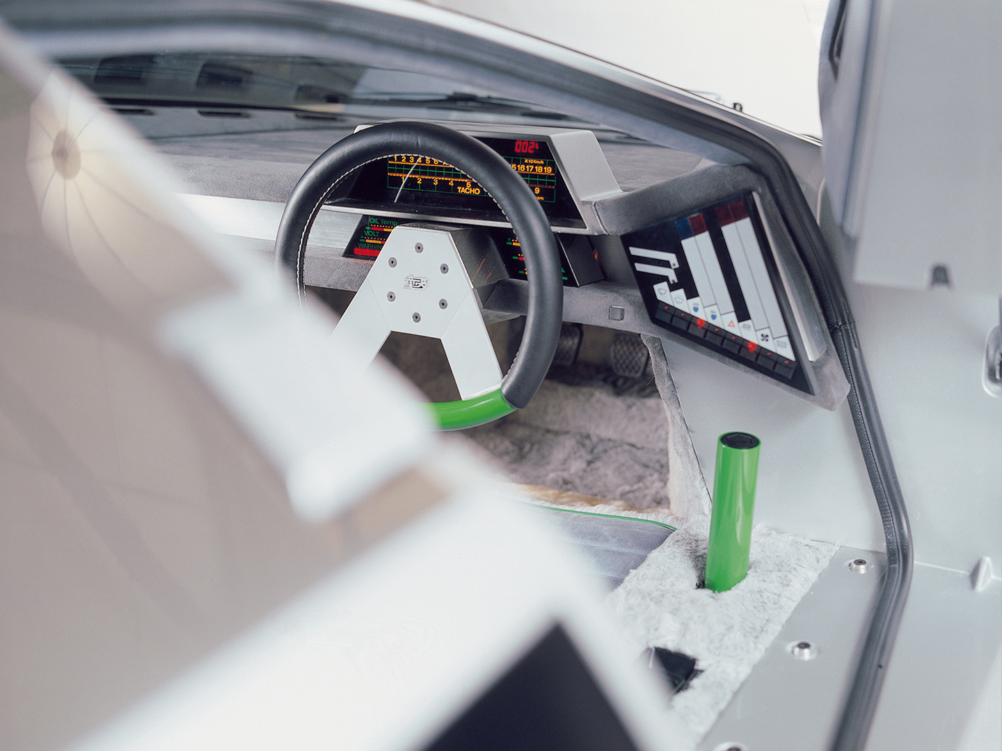 日本のレース業界・自動車産業が生み出した“夢のスポーツカー”「童夢