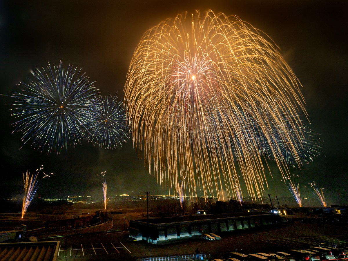世界最高峰の花火師が富士山に集結 「富士山花火vsスピードウェイ2026