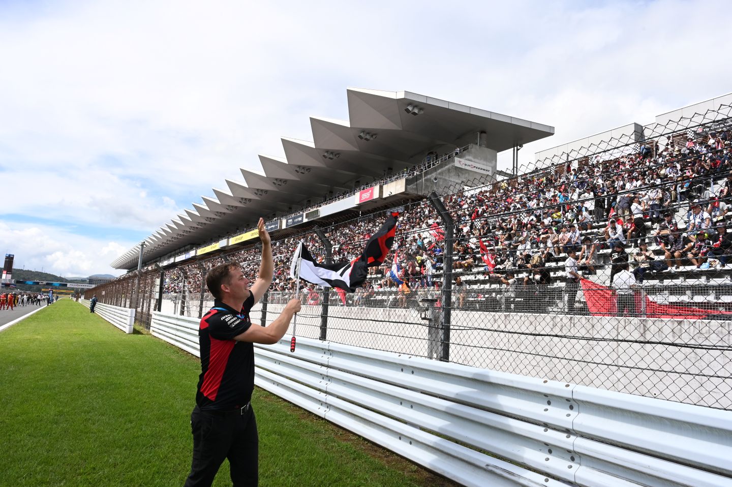 パドックパス付きTOYOTA GAZOO Racing 応援席 引換券 | FIA 世界