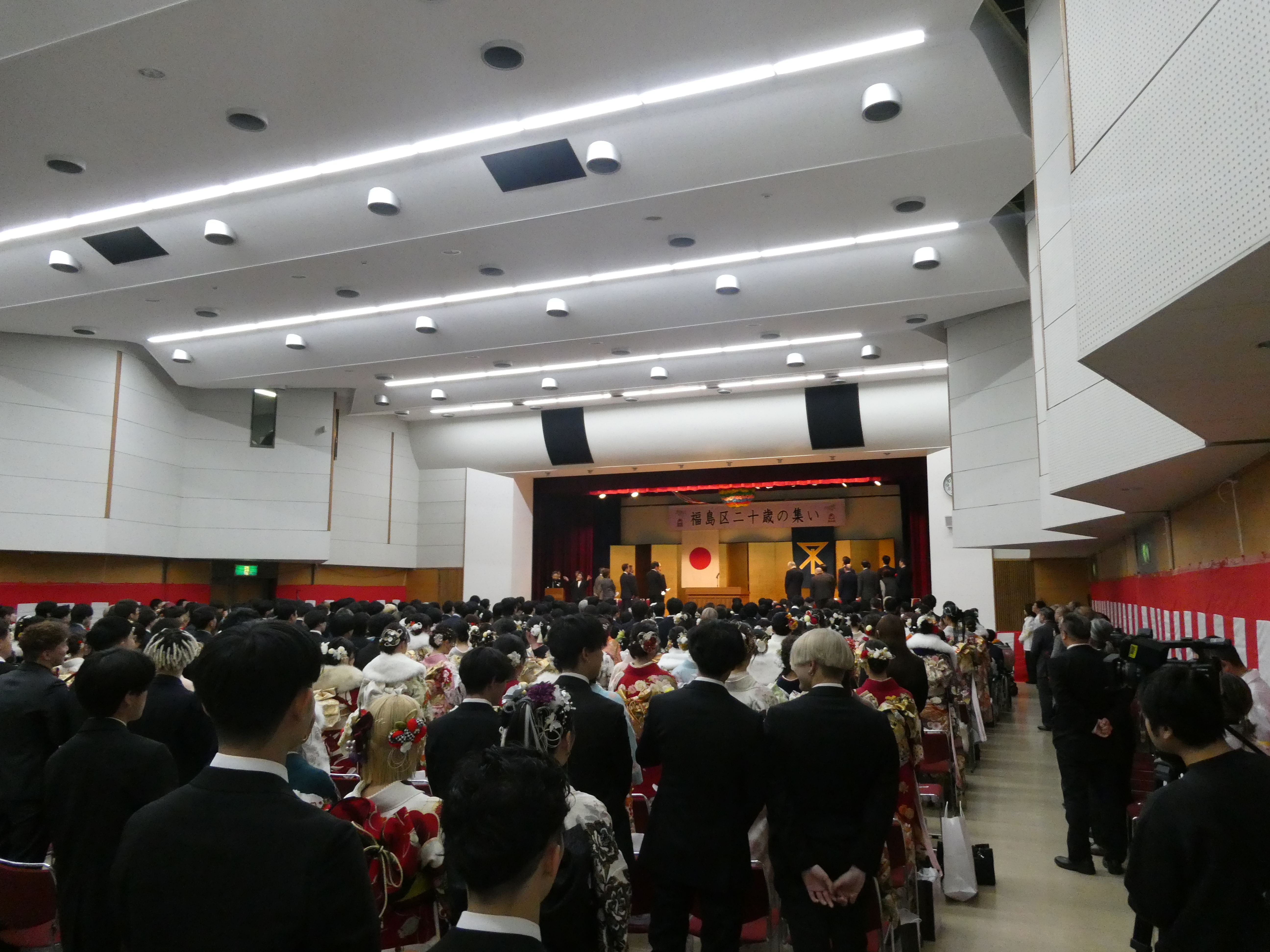 大阪市福島区二十歳の集い実行委員会が 写真販売プラットフォームサービス 「みんなのおもいで .com」を導入 〜地域に根ざした式典の思い出を、より多くの人へ届ける新たな取り組み〜