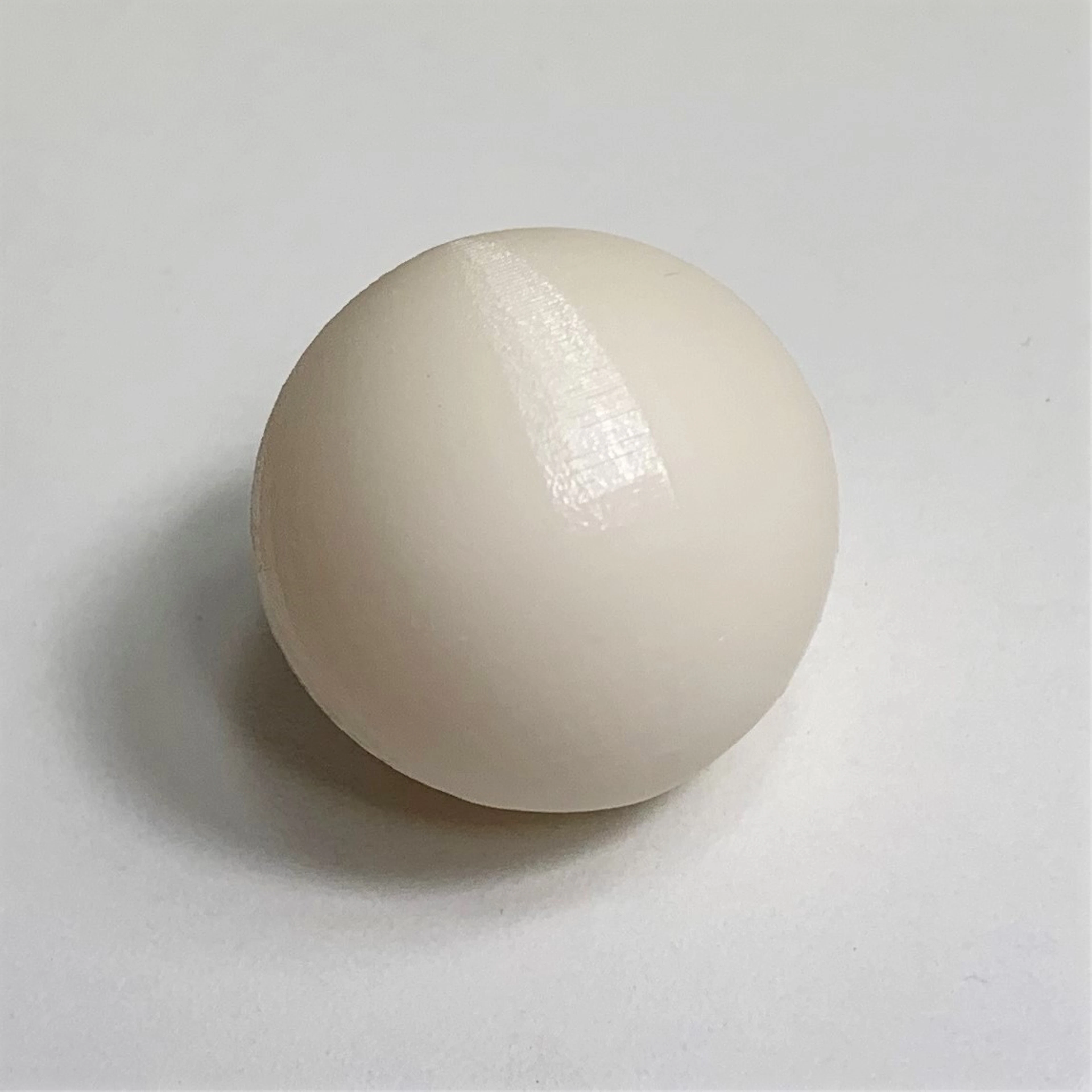球体の形状は光沢が発生するリスクを抑えることができます。