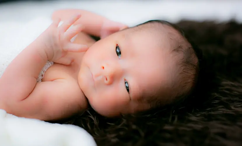 ニューボーンフォトとは？スタジオ撮影・自宅撮影のメリットや注意点