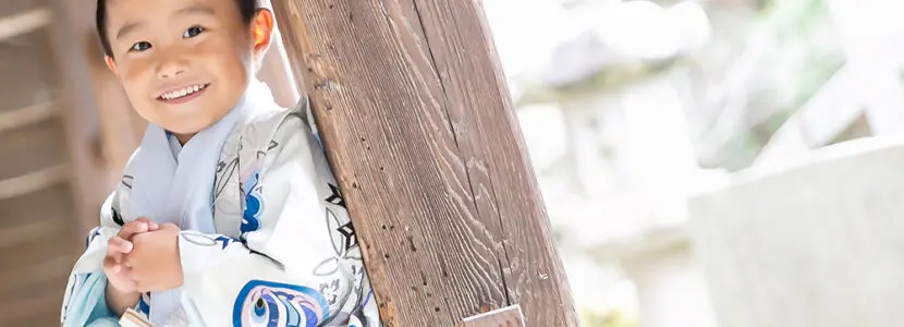 神社の特徴的をいかした１枚が残せる！兄弟で七五三ならかなりお得！