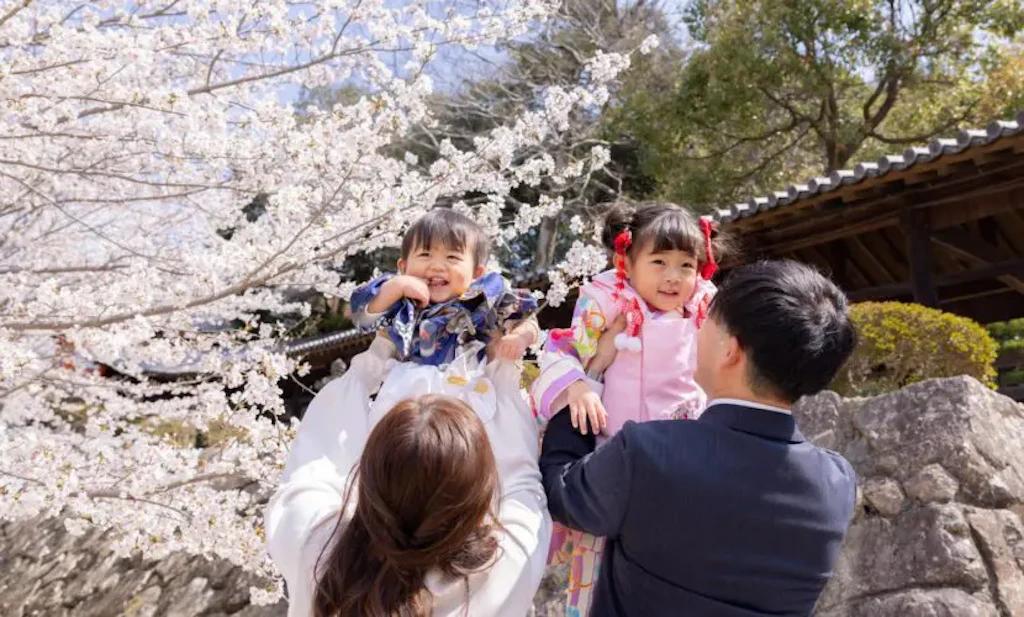 桜満開の吉備津神社回廊で叶えた七五三撮影、家族写真も