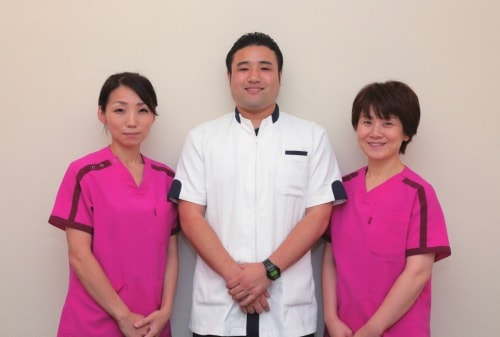 田山輝美看護師、家田淳史救急救命士、石塚智子師長の写真