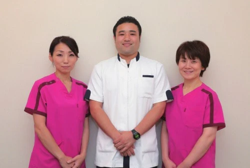 田山輝美看護師、家田淳史救急救命士、石塚智子師長の写真