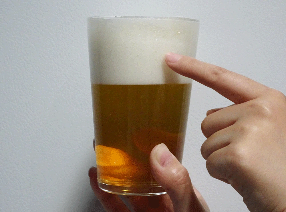 きめの細かいビールの泡立ち