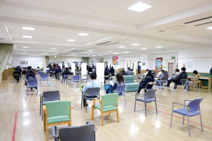 接種者が多い日には総合リハビリテーションセンターを待機場所とした