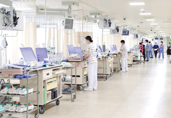 院内急変や術後管理など、集中ケアを要する子どもたちをフォローするPICU