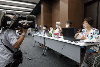 大会当日はテレビ取材もみられた