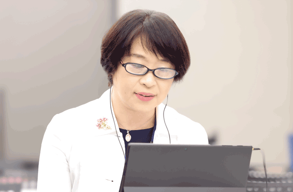 寺井美峰子 委員