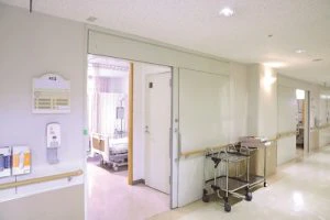 緊急受入病床は4階病棟の一角にある