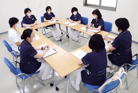 冊子の作成が決まり組織された編集委員会では、さまざまなアイデアが出された