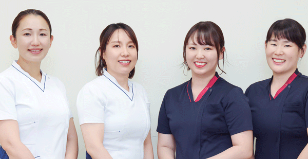 新人教育担当者会フォローアップグループのみなさん。(写真左から)堀内沙織看護師、山本紫織看護師、芝池美樹看護師、赤井鈴枝看護師