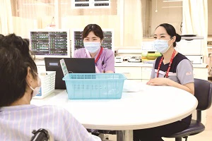 緊急受入病床が設置されたことにより、一般病床では看護職にゆとりが生まれ、患者さんとかかわる時間も増えた