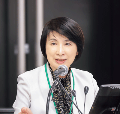 講演の内容を受けて会場に呼びかける本先生。先生の医療DXに対する見識の高さもうかがえた