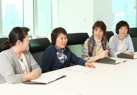 会談中の和田さん、小野さん、戸草内さん、吉川さんの写真